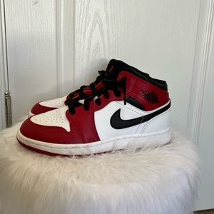 Chicago Mid White Toe Jordan 1s GS